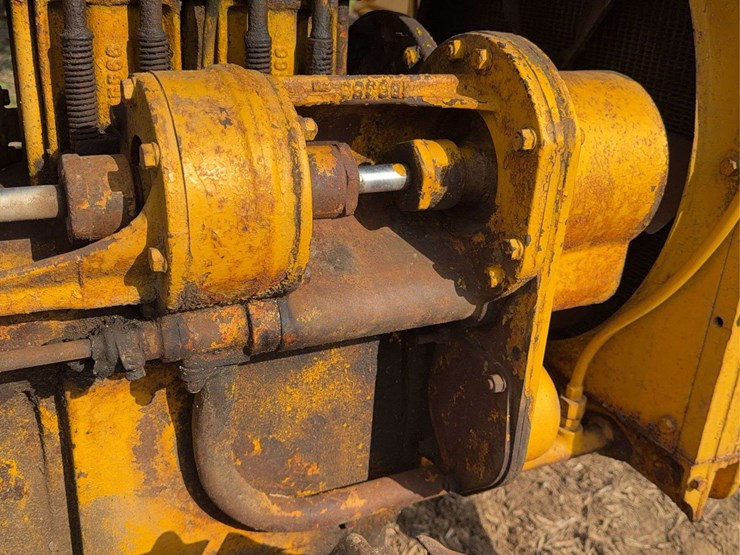 caterpillar-twenty-eight-image-15