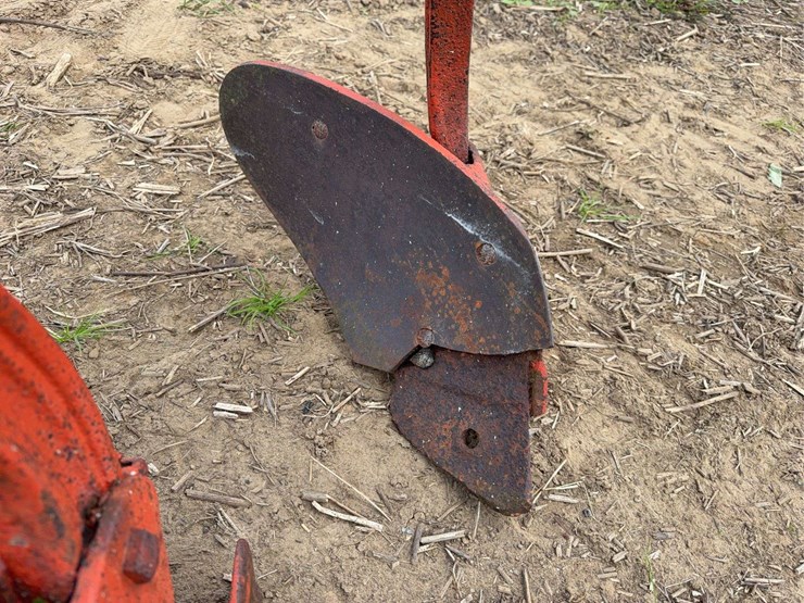oliver-three-bottom-vineyard-plow-image-14