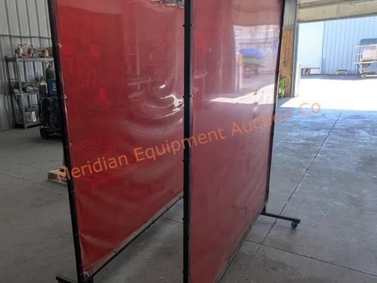 2--welding-arc-shields-on-casters-image-9