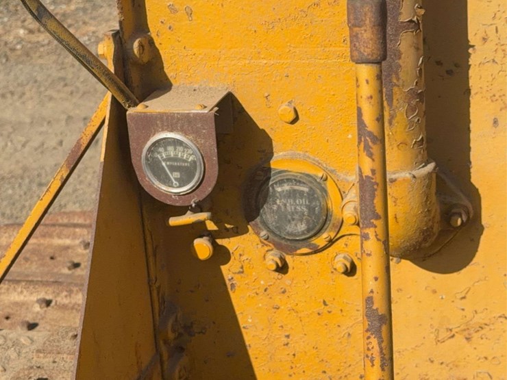 caterpillar-fifteen-image-24