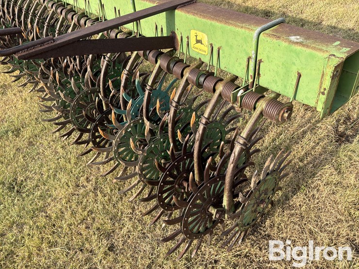 john-deere-400-3-pt-rotary-hoe-image-15