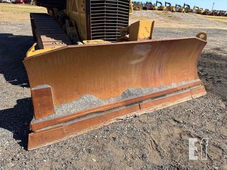 2020-caterpillar-d1-image-39