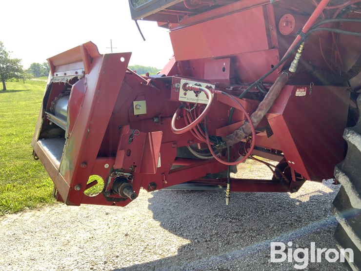 1992-case-ih-1640-2wd-combine-image-11
