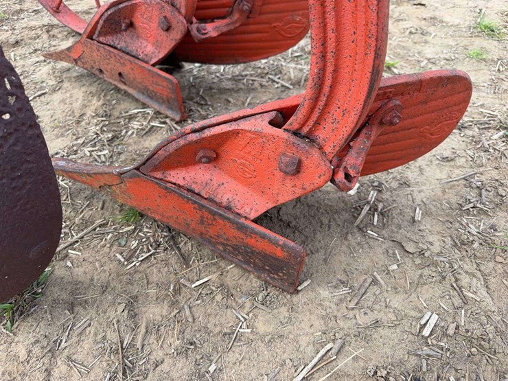 oliver-three-bottom-vineyard-plow-image-16