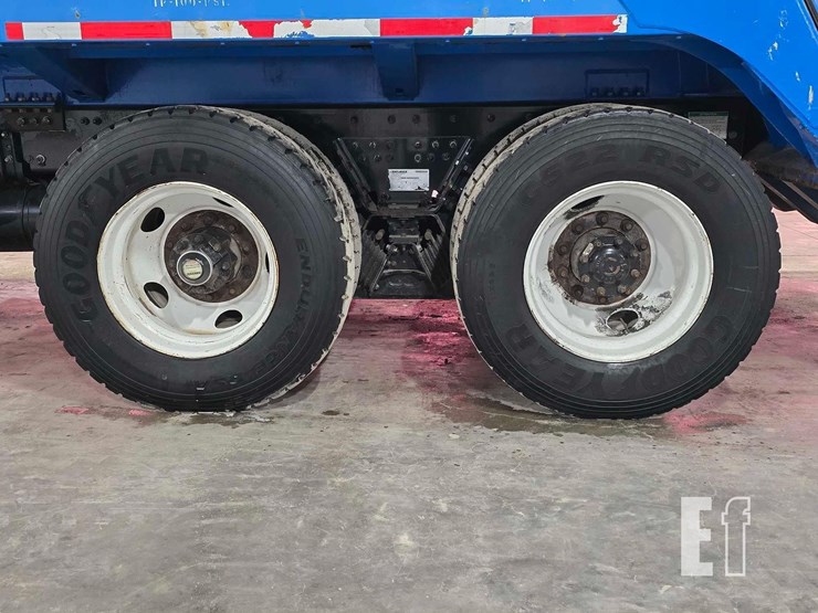 2010-freightliner-business-class-m2-106-image-21
