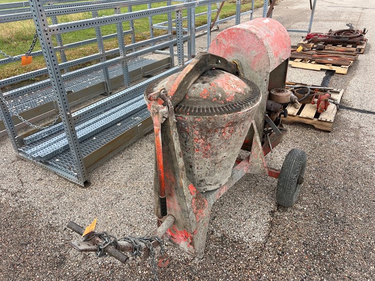 #2107-•-(1)-towable-gas-powered-concrete-mixer-image-3