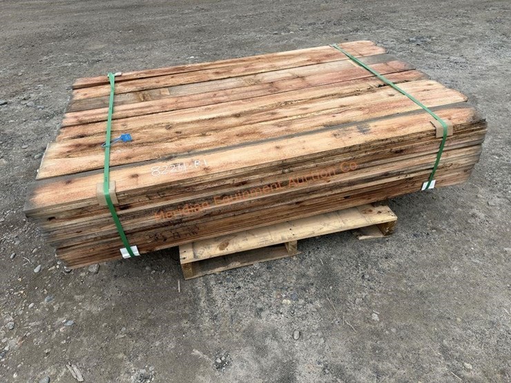 ~147--dog-ear-cedar-fencing-pieces-image-2