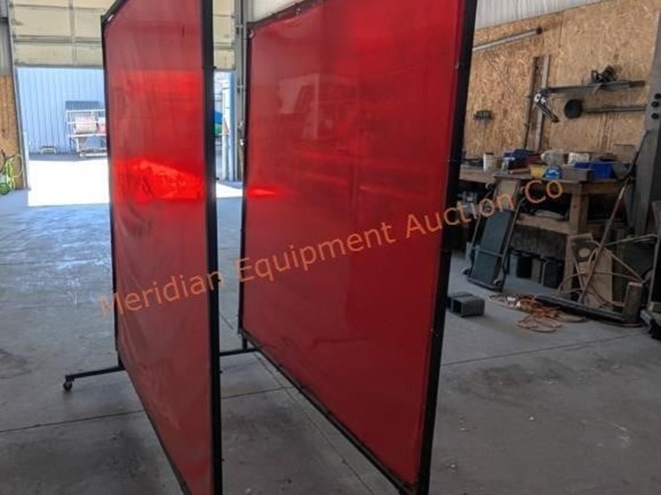 2--welding-arc-shields-on-casters-image-7