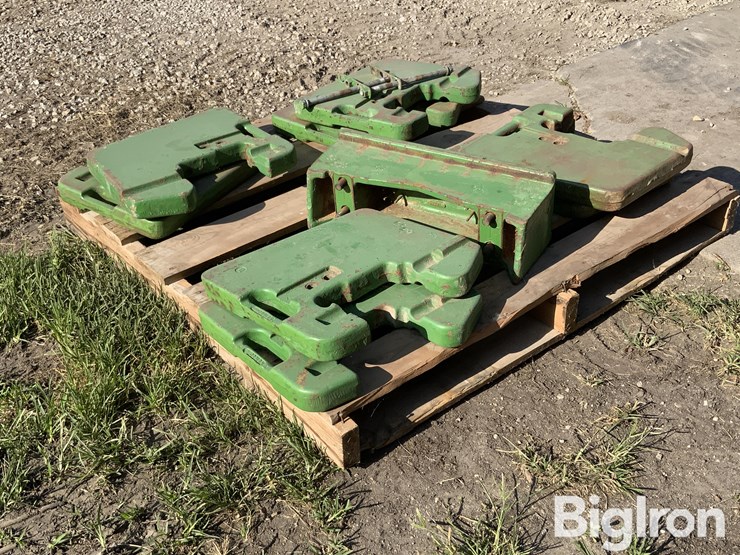 john-deere-100#-tractor-suitcase-weights-image-3