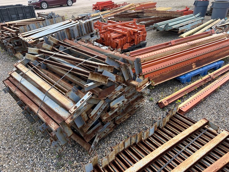 #2103-•-steel-pallet-racking-upright-frames,-cross-beams,-and-more-image-15