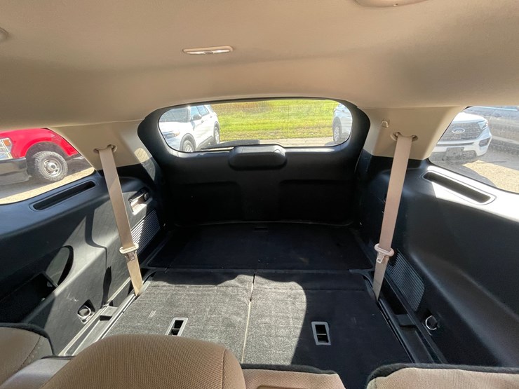#1527-•-2022-ford-explorer-awd-suv-(has-wi-title)-image-3