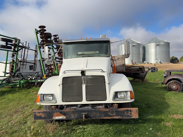 2004-kenworth-t300-image-15