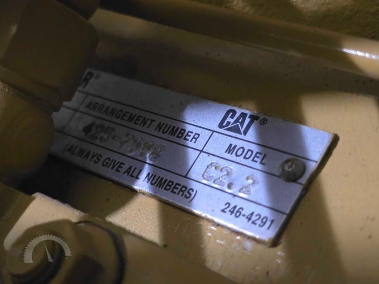 2015-caterpillar-xq30-8-image-16