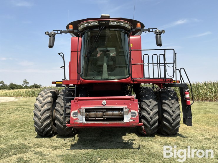 2013-case-ih-7130-axial-flow-2wd-combine-image-2