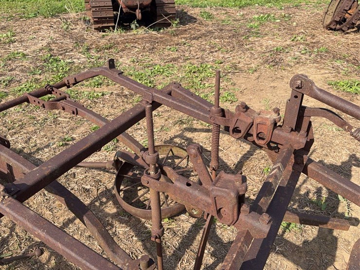 cletrac-front-mount-cutlivator-image-18