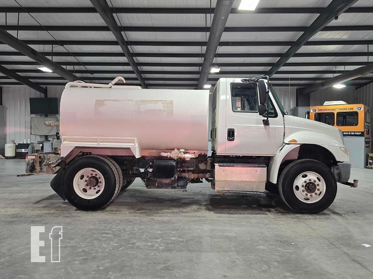 2016-international-durastar-4300-image-6