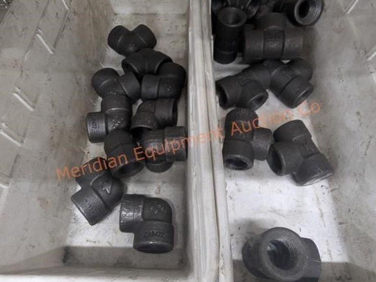 wire-rolling-rack-w/-assorted-shop-supplies-image-17