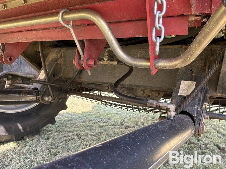 2013-case-ih-7130-axial-flow-2wd-combine-image-15