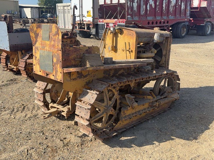 caterpillar-fifteen-image-5