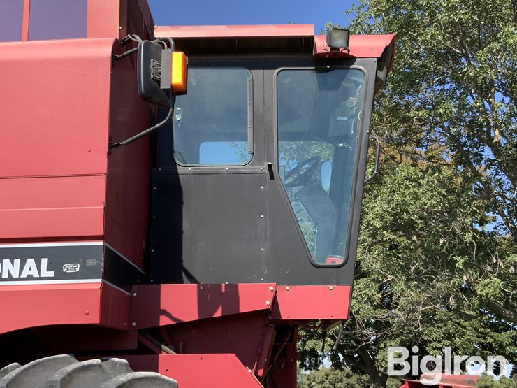 1992-case-ih-1640-2wd-combine-image-16
