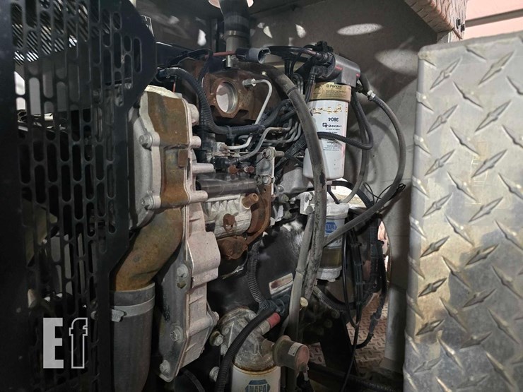 2013-freightliner-business-class-m2-106-image-17
