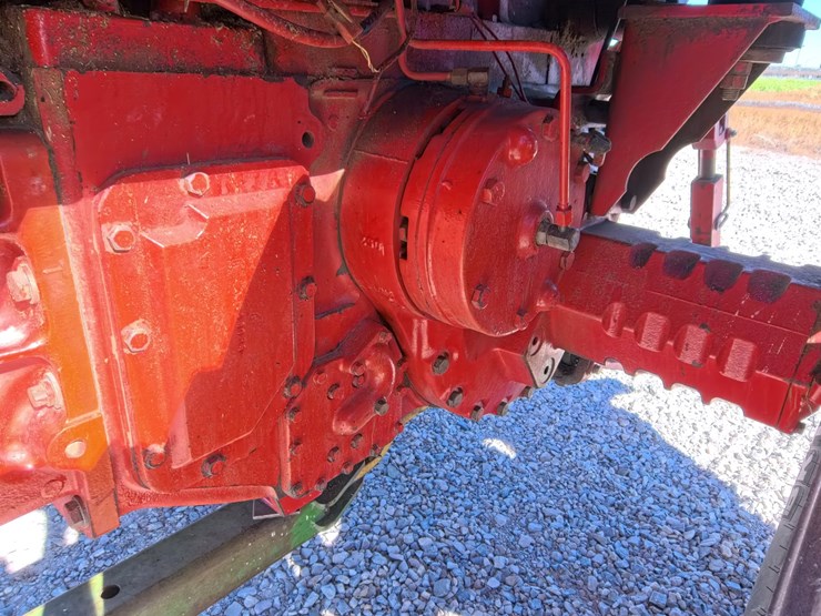 #1056-•-international-986-tractor-image-34