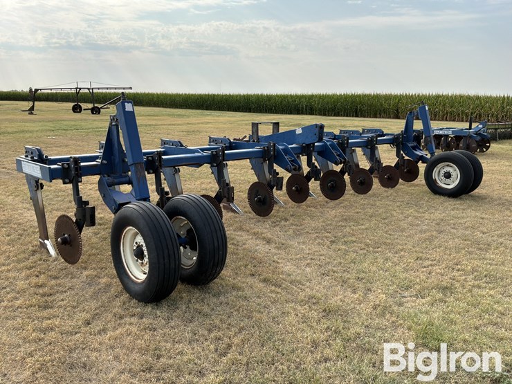 1997-blu-jet-3-pt-sub-tiller-9-shank-ripper-plow-w/anhydrous-tubes-image-3