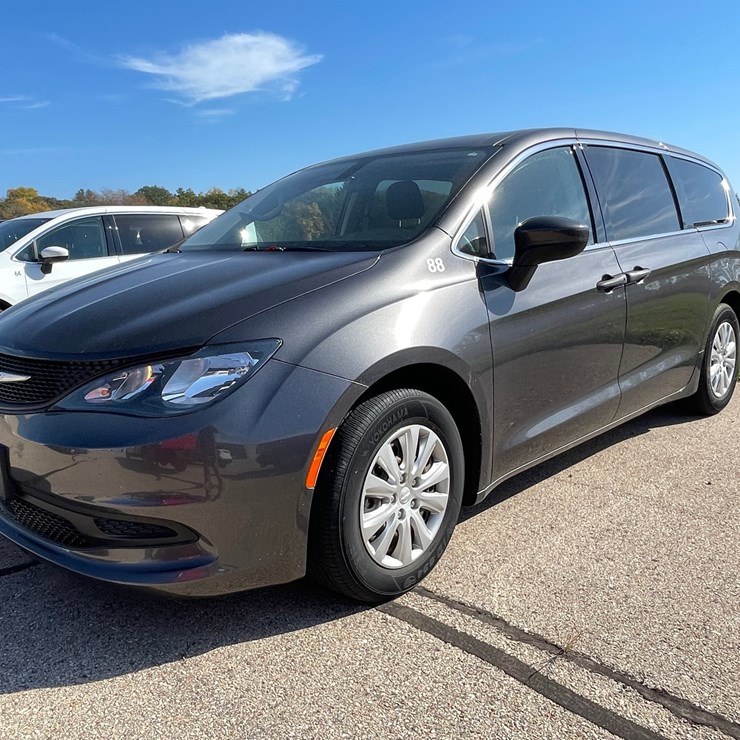 #1522 • 2021 Chrysler Voyager Mini Van (Has WI Title)
