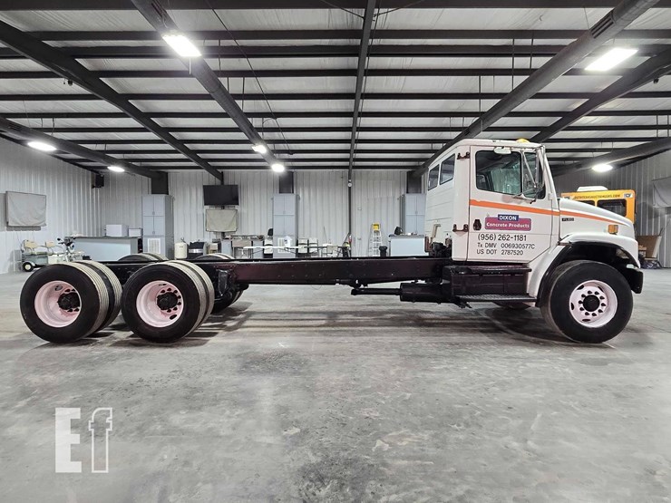 2000-freightliner-fl80-image-6