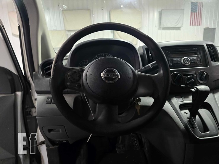 2014-nissan-nv200-image-10