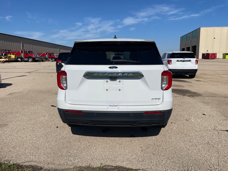 #1526-•-2021-ford-explorer-awd-suv-(has-wi-title)-image-31
