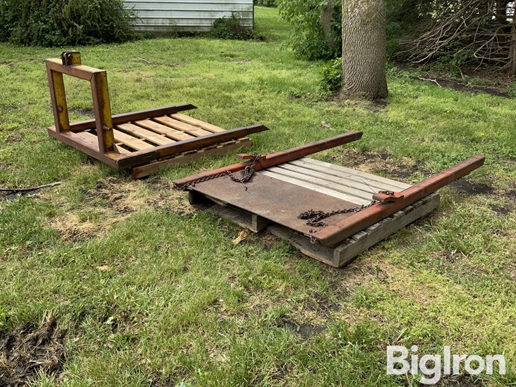 3-pt-&-loader-hay-bale-forks-image-1