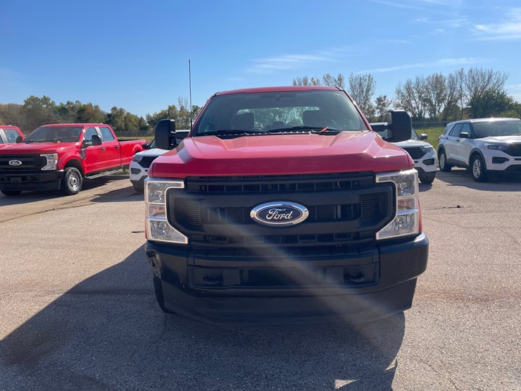 #1525-•-2021-ford-f-250-xl-pickup-truck-(has-wi-title)-image-2