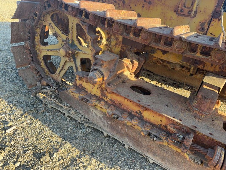 caterpillar-twenty-two-image-6