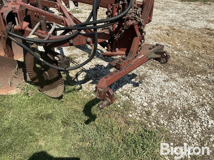 international-harvester-700-5-bottom-moldboard-plow-image-13
