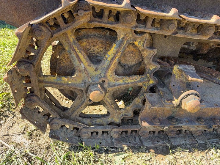 caterpillar-ten-image-23
