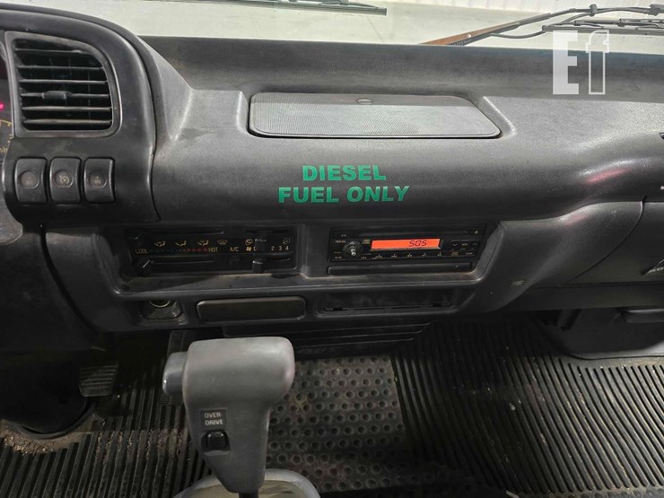 2006-isuzu-npr-hd-image-14