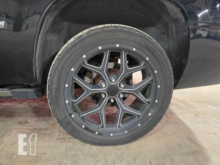 2013-cadillac-escalade-platinum-image-22
