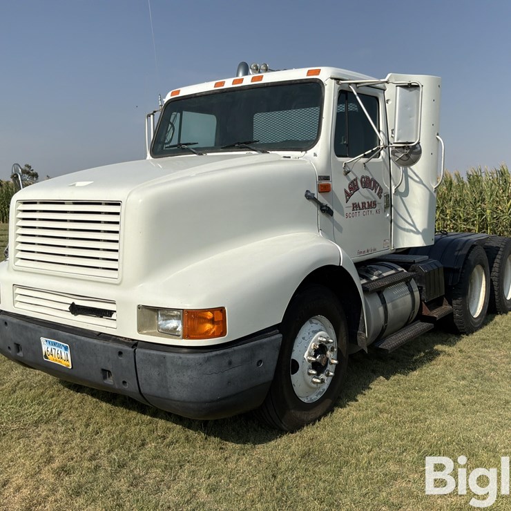 1995 International 8200 T/A Truck Tractor