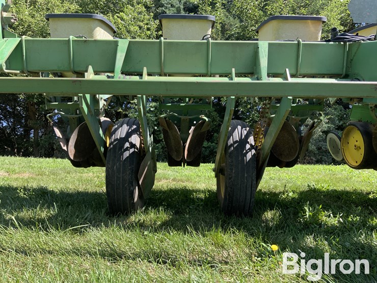 john-deere-7000-6r30"-planter-w/markers-image-14