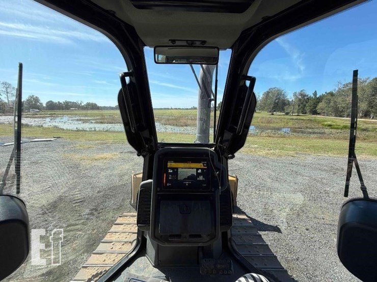 2020-caterpillar-d1-image-59