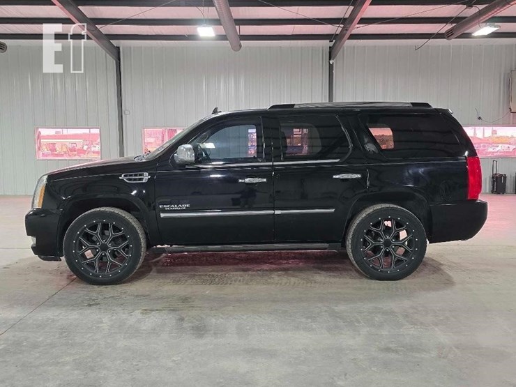 2013-cadillac-escalade-platinum-image-5