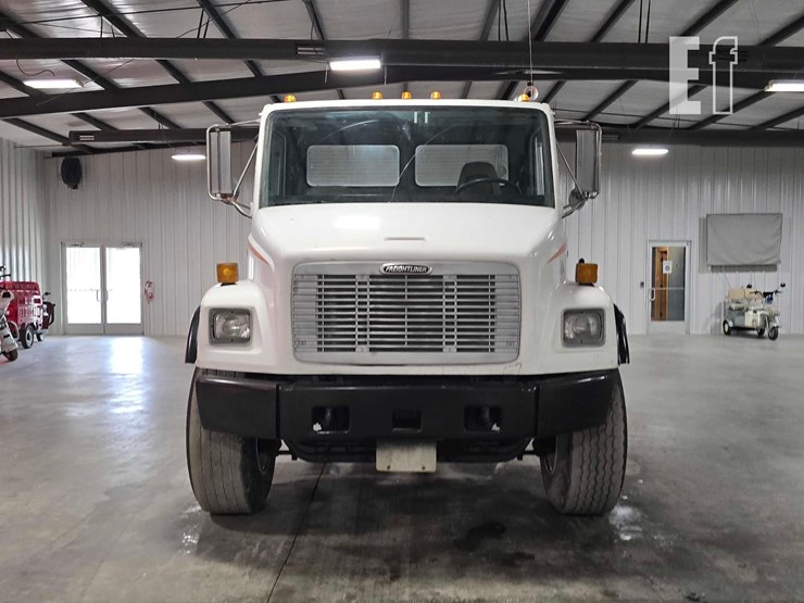 2000-freightliner-fl80-image-7
