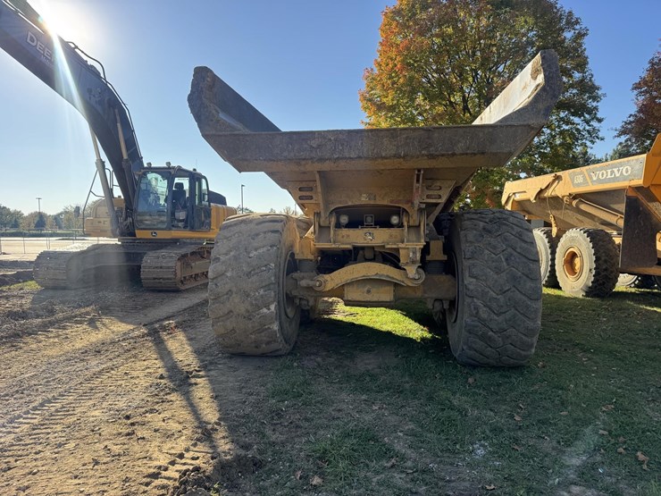 2013-deere-410e-image-9