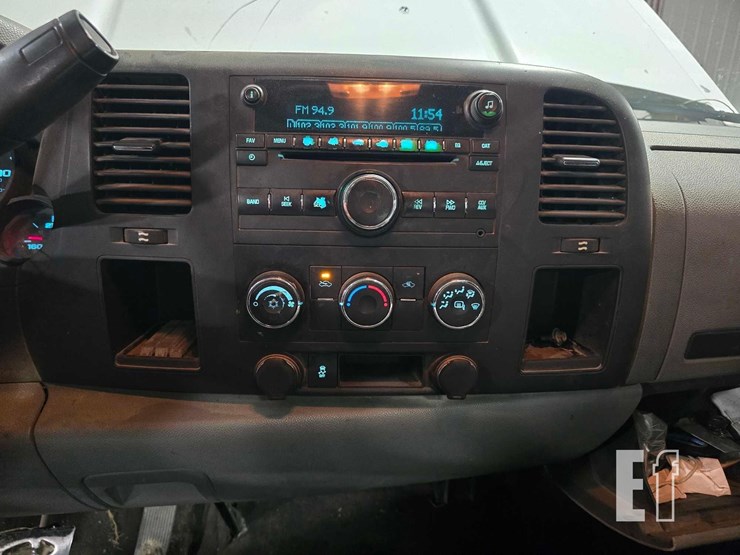 2013-chevrolet-silverado-1500-image-14
