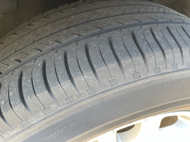 #1526-•-2021-ford-explorer-awd-suv-(has-wi-title)-image-19
