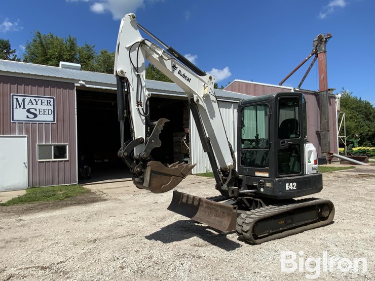 2011-bobcat-e42-mini-excavator-image-1