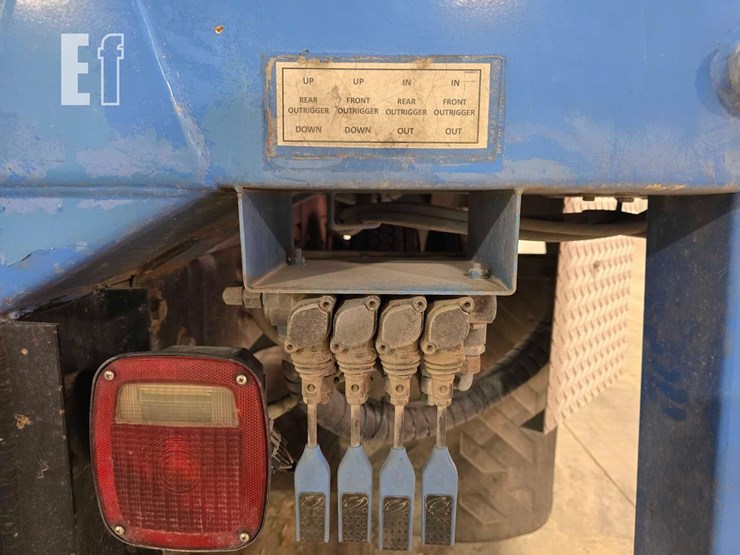 2017-freightliner-business-class-m2-106-6865-image-16