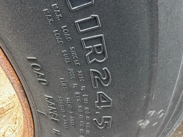 2013-freightliner-122sd-image-25