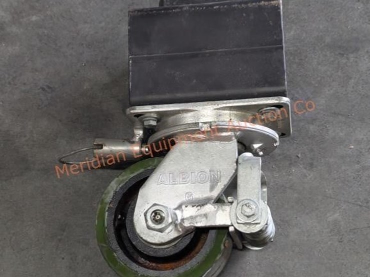 6"-hd-albion-caster-wheels-w/-sb-container-locks-image-8